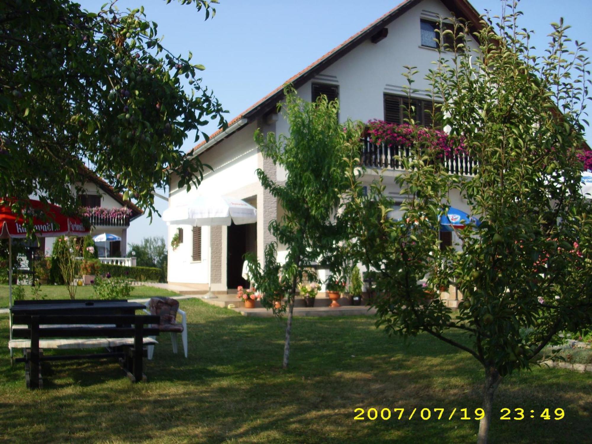Guest House Adrijana سيليست دريزنيكو المظهر الخارجي الصورة