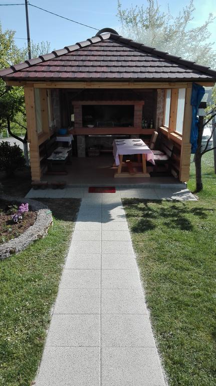 Guest House Adrijana سيليست دريزنيكو المظهر الخارجي الصورة