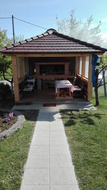 Guest House Adrijana سيليست دريزنيكو المظهر الخارجي الصورة